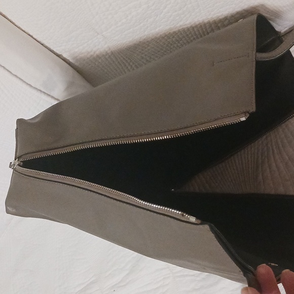 DKNY Mey Reversible Medium Tote - Picture 4 of 4